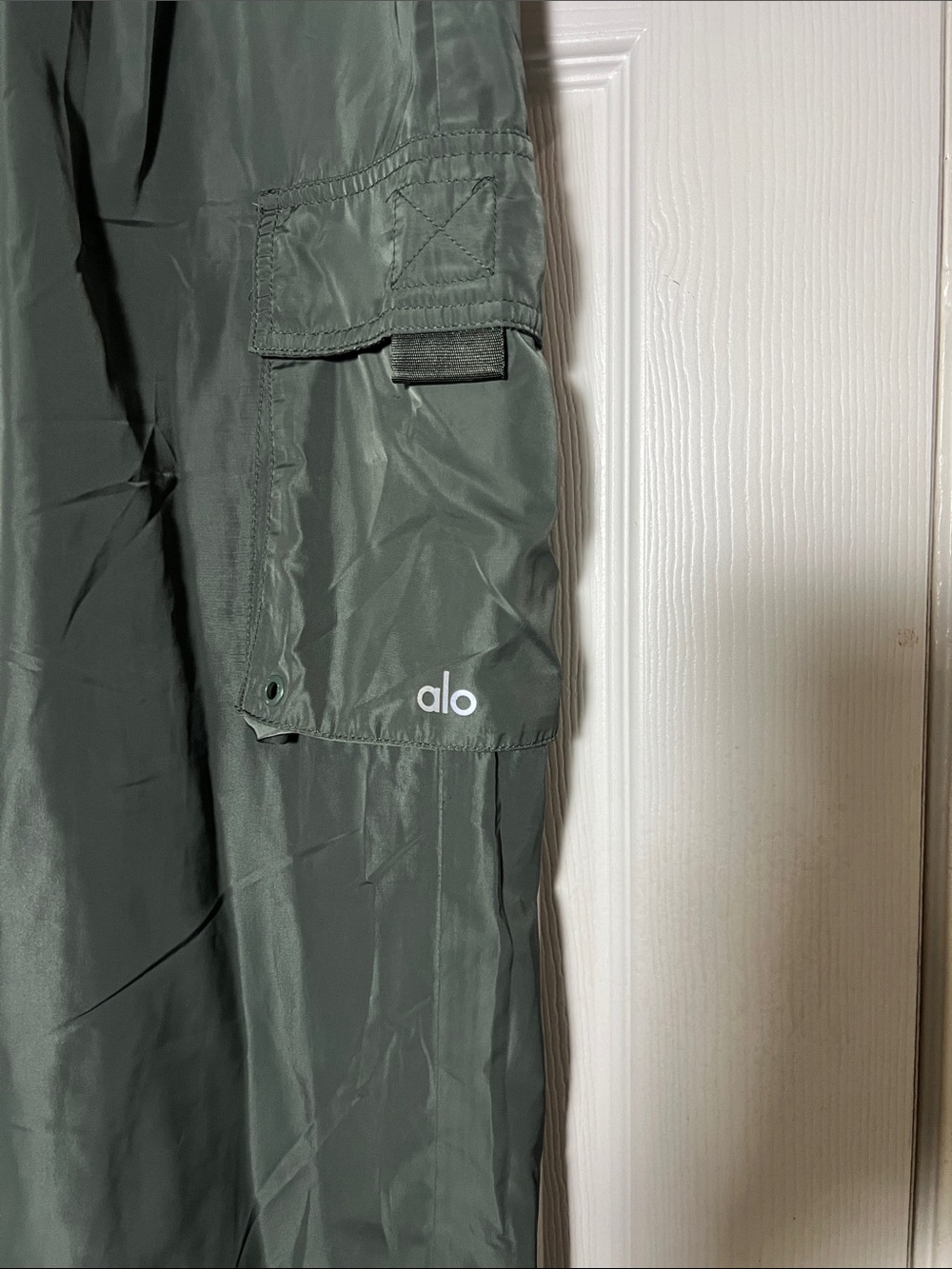 Alo Yoga It Girl Cargo Jogger Pant Women’s Medium Green - Picture 3 of 8